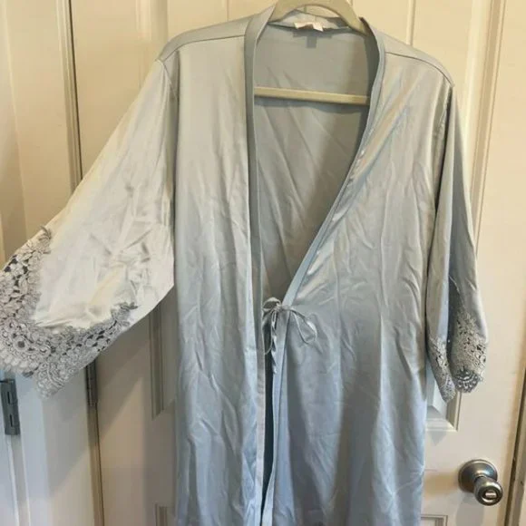Lace Light Blue Robe - Picture 2 of 5